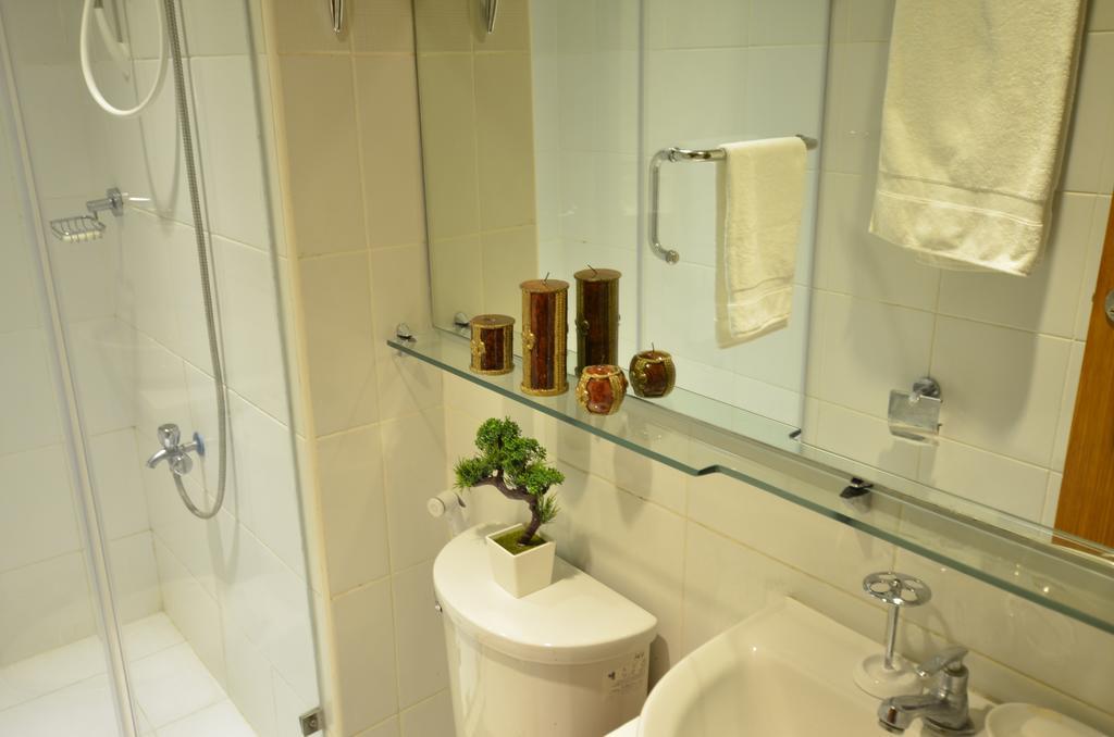 A Homey Place At Adriatico Manila Exterior foto